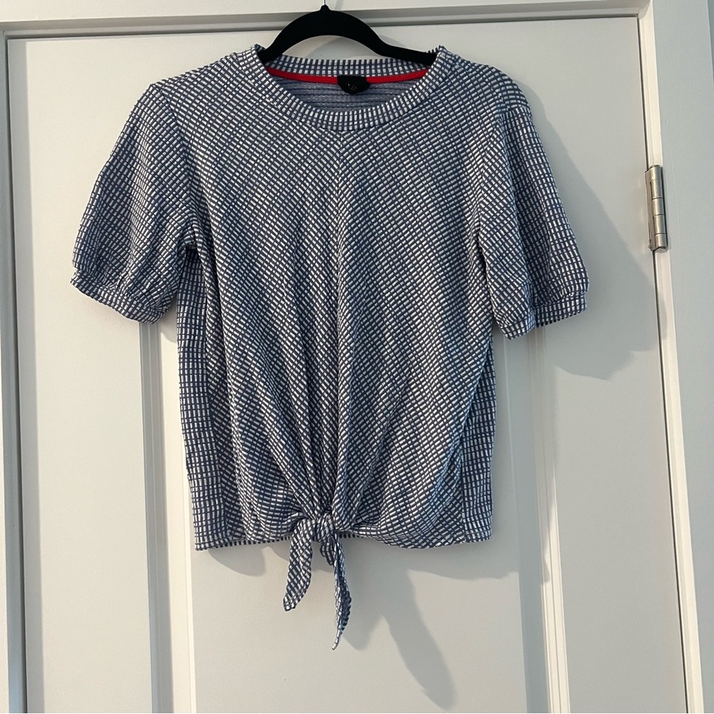 Cornflower and white tied tshirt